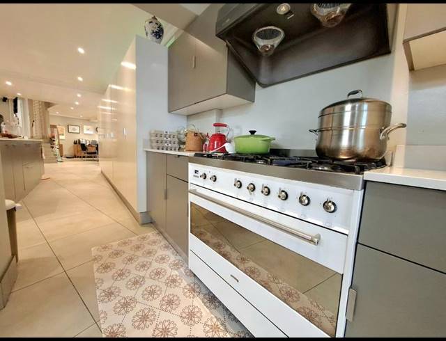 5 BEDROOM HOUSE FOR SALE IN SANDTON CITY